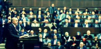AKP’li vekiller kendi geçirdikleri yasanın veto edilmesini tebrik etti AKP milletvekilleri, kendi verdikleri teklifin Erdoğan tarafından veto edilmesine minnettar