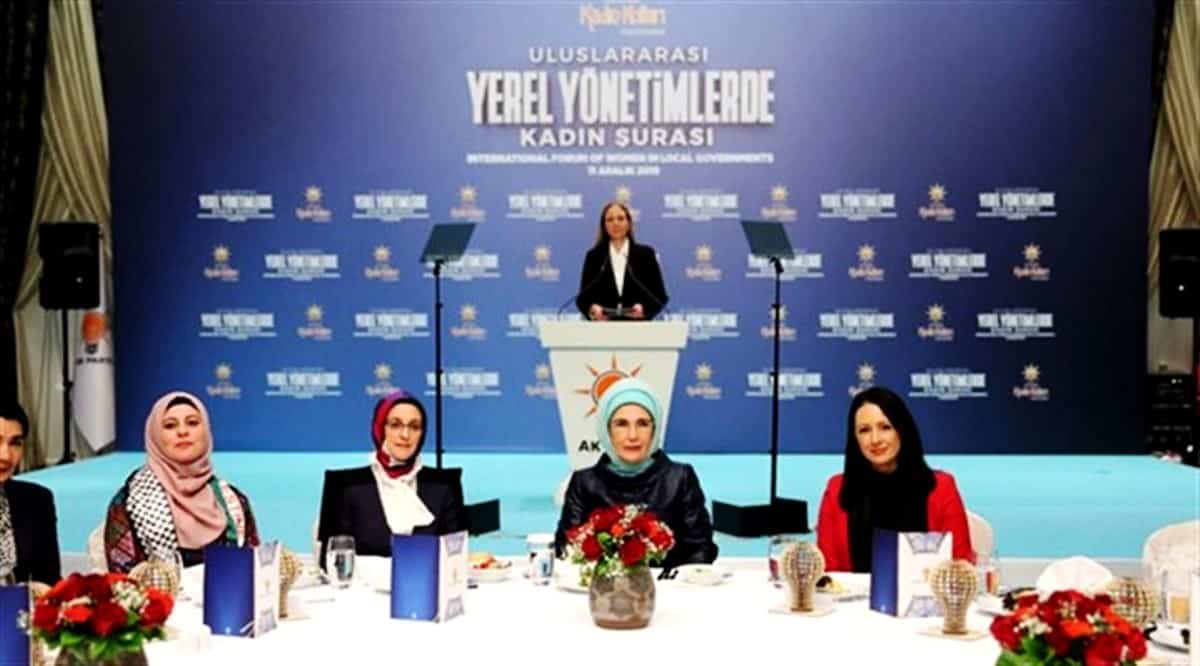 Devletin sanatçıları AKP Genel Merkezinde konser verdi yerel yönetimde kadın şurası