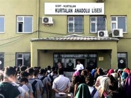 siirt kurtalan anadolu lisesi Okul müdürü kız öğrencilere hakaretler ederek etek boyu ölçtü