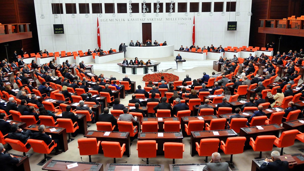 Deprem araştırma önergeleri, AK Parti ve MHP oylarıyla reddedildi
