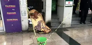 İstanbul Fatih’te bir kişi kaldırımda donarak öldü İstanbul Fatih te bir kişi kaldırımda donarak öldü