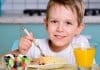 Çocukluk dönemi büyüme ve gelişme çağında beslenme nasıl olmalı? Çocukların ve ergenlerin beslenmesinde yapılan hatalar