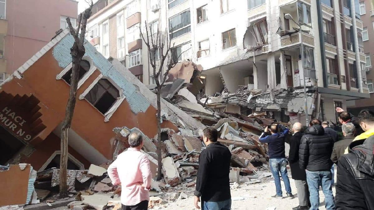 İstanbul Bahçelievler 7 katlı bir bina çöktü