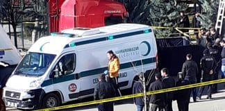 Ankara da sokakta tartıştığı eşini pompalı tüfekle öldürdü