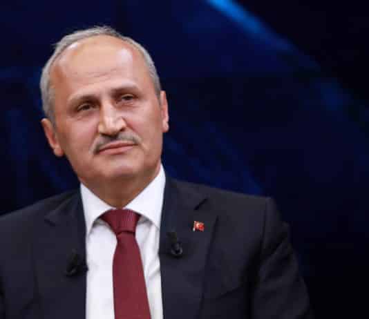 Ulaştırma Bakanı Cahit Turhan neden görevden alındı?