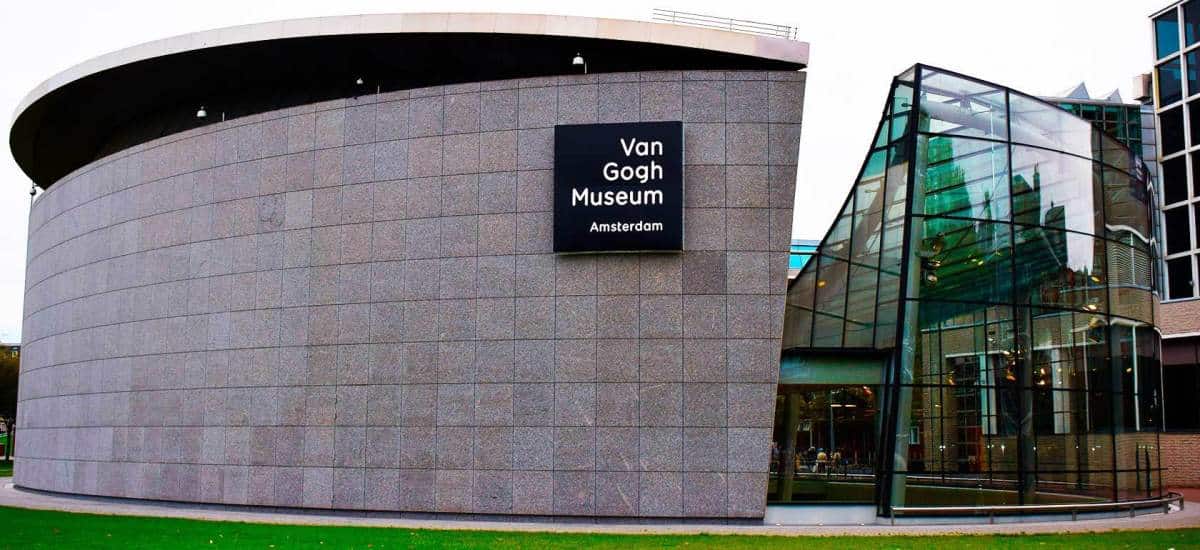 Birbirinden özel eserlerinin bir araya geldiği Van Gogh Müzesi müzelerinden