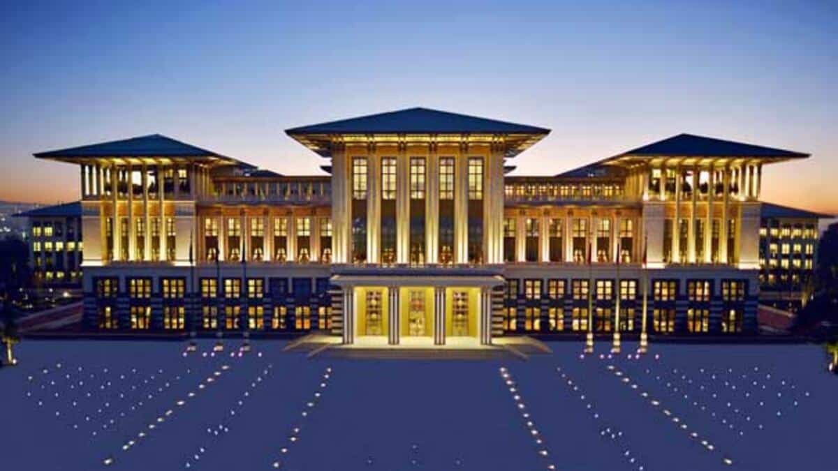 CHP Özgür Karabat: Sarayın 1 günlük harcaması 877 bin mesaj!