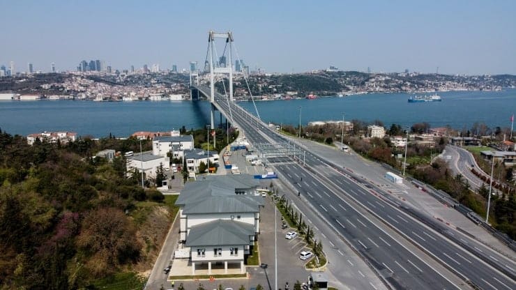 Boğaziçi Köprüsü Reuters fotoğrafları ile sokağa çıkma yasağında İstanbul