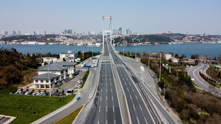 Boğaziçi Köprüsü Reuters fotoğrafları ile sokağa çıkma yasağında İstanbul