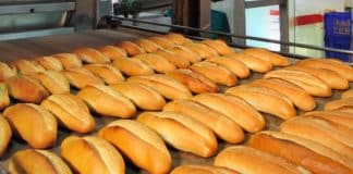 Mersin Büyükşehir Belediyesi ücretsiz ekmek dağıtması yasaklandı
