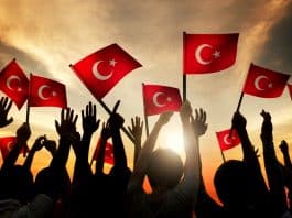 Araştırma: Türkiye'de gençler için özgürlük her şeyden önemli!
