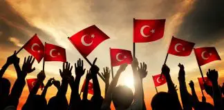 Araştırma: Türkiye'de gençler için özgürlük her şeyden önemli!