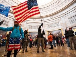 ABD karıştı: Trump yandaşları kongre binasını bastı!