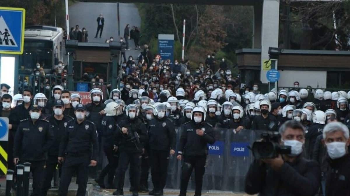 Boğaziçi protestosu: Beşiktaş ve Sarıyer gösteri ve yürüyüşler yasaklandı!