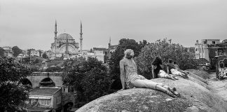 Timurtaş Onan yeni fotoğraf kitabı: İstanbul Bir Garip Şehir