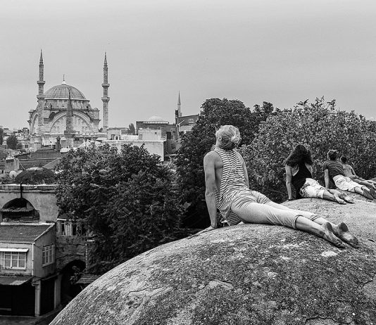 Timurtaş Onan yeni fotoğraf kitabı: İstanbul Bir Garip Şehir