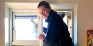 Pazar temizliği yapan Danimarka Başbakanı, cam sildiği fotoğrafı paylaştı Danimarka Başbakanı Mette Frederiksen