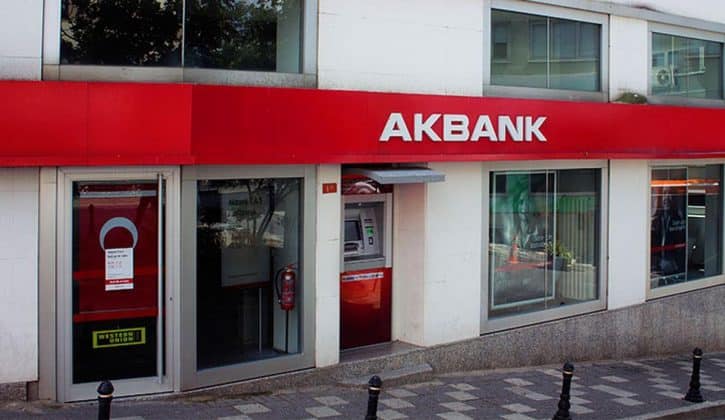 Akbank'ın tüm sistemleri çöktü, müşteriler isyan etti!