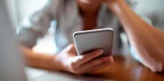 Kadın, kocasının telefonuna casus program yükledi, kocası eve gizli kamera sistemi kurdu casus program