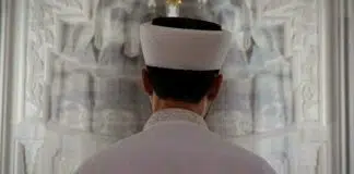 2 cami imamı, 2 milyon liralık tarihi eseri satarken yakalandı cami imamı