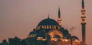 Diyanet’ten baldız fetvası: Eş öldüyse eniştenin beklemesine gerek yok! Gün batımında İstanbul'daki Süleymaniye Camii