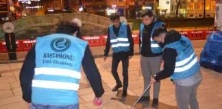 Ülkü ocakları, CHP’nin açıklama yaptığı alanı gül suyu ile yıkadı kastamonu ülkü ocakları