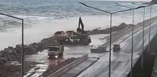 Erdoğan’ın açılışını yapacağı yolu yine dalgalar yuttu, işçiler canını zor kurtardı kilimli sahil yolu