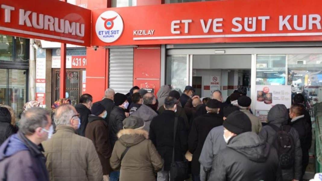 Et ve S�t Kurumu Genel M�d�r� Osman Uzun�dan k�rm�z� et fiyatlar�na zam a��klamas�: ��ok uzun kuyruklar olu�uyordu. Bu nedenle fiyat� art�rd�k