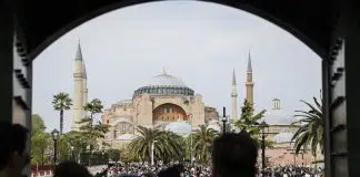 Valilik açıkladı: İstanbul’da 1 milyon 305 bin yabancı yasal olarak ikamet ediyor yabancı ikamet