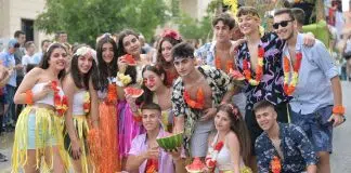 Suriye’de düzenlenen Marmarita Festivali’nden renkli görüntüler Marmarita karnavalı