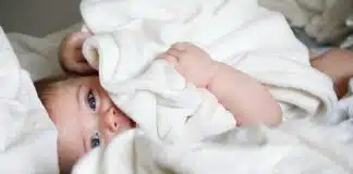 Uykuya Hazırlık: Bebeğinizi Uyurken Nasıl Giydirmelisiniz? bebek uyku tulumu