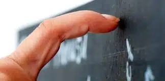 Kara tahtaya sürten tırnak sesi rahatsız ediyor mu? Mizofoni nedir? mizofoni nedir