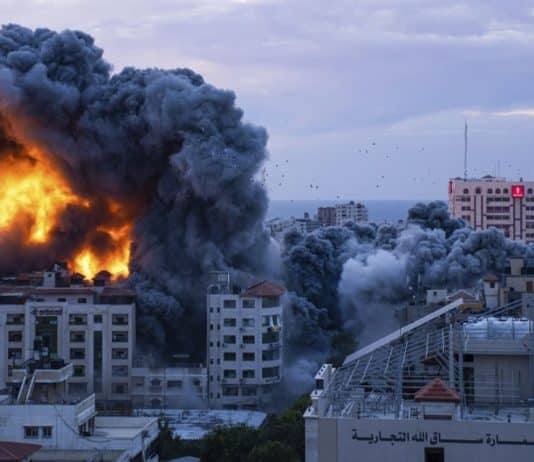 savaş görüntülerini izlemek