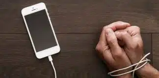 Nomofobi: Cep telefonsuz tuvalete bile gidemiyoruz! Nomofobi