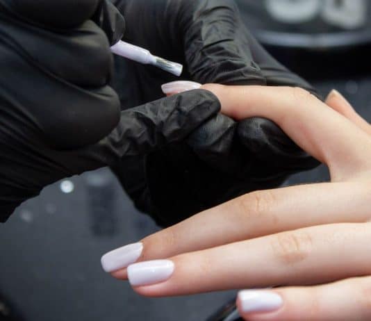 Kalıcı oje tırnak