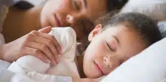 Anne babayla uyumak çocukta özgüveni düşürüyor! anne babayla uyumak