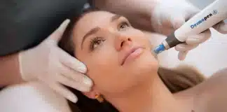 Yüzüne cilt gençleştirme işlemi yaptıran bir kadın, anti-aging tedavinin sonuçlarını gösteriyor.
