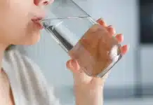 İdeal su tüketimi; kalp sağlığı, elektrolit dengesi ve dehidratasyon belirtilerini önlemek için kişiye özel hesaplanmalıdır.