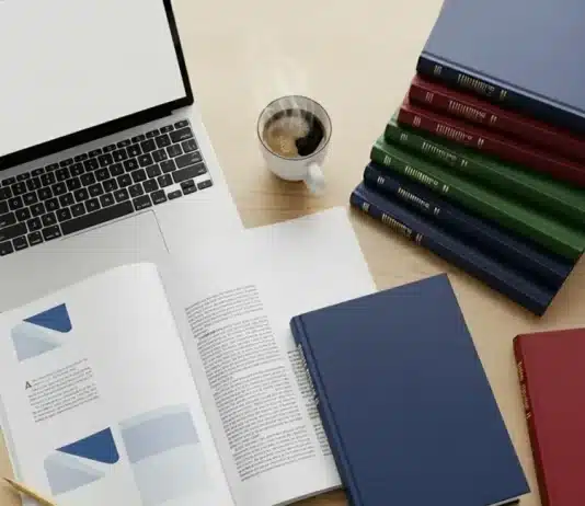 Öğrenci Bilgi Sistemi (OBS) üzerinden yönetilen tez süreci ve öğrenciler için tez yazdırma gibi profesyonel destek seçenekleri.