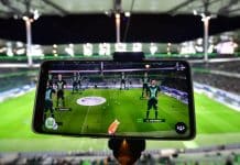 Futbolu 5G deneyimlemek: 5G teknolojisi ile canlı yayın devrimi ve anlık oyuncu performansı analizi.