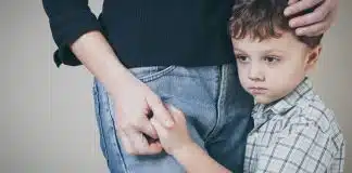 Ebeveynlerin çaresizliği: “Ayrılık kaygısı bozukluğu” şımarıklık değil! Ayrılık kaygısı bozukluğu nedir: Okul uyum sorunları, ebeveyn kaygısı ve bedensel belirtiler üzerine bir konsept.