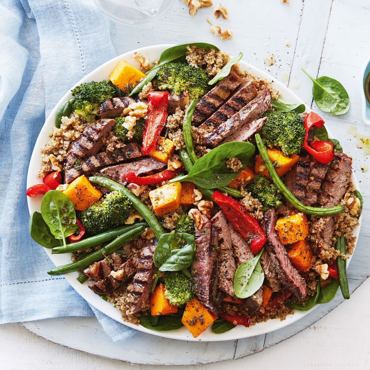 Sağlıklı ve Pratik Etli Kinoa Salatası Tarifi