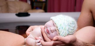 Suda doğum deneyimi: Doğal epidural etkisi, dalış refleksi ve diğer doğum yöntemleri ile karşılaştırmalı bir konsept.