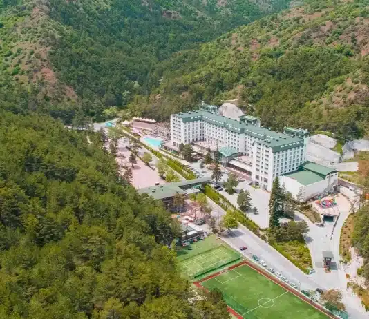 Ankara'da termal otel: Çam Hotel'de şifalı sular, yenilenme deneyimi ve spa ile huzurlu bir tatil konsepti.