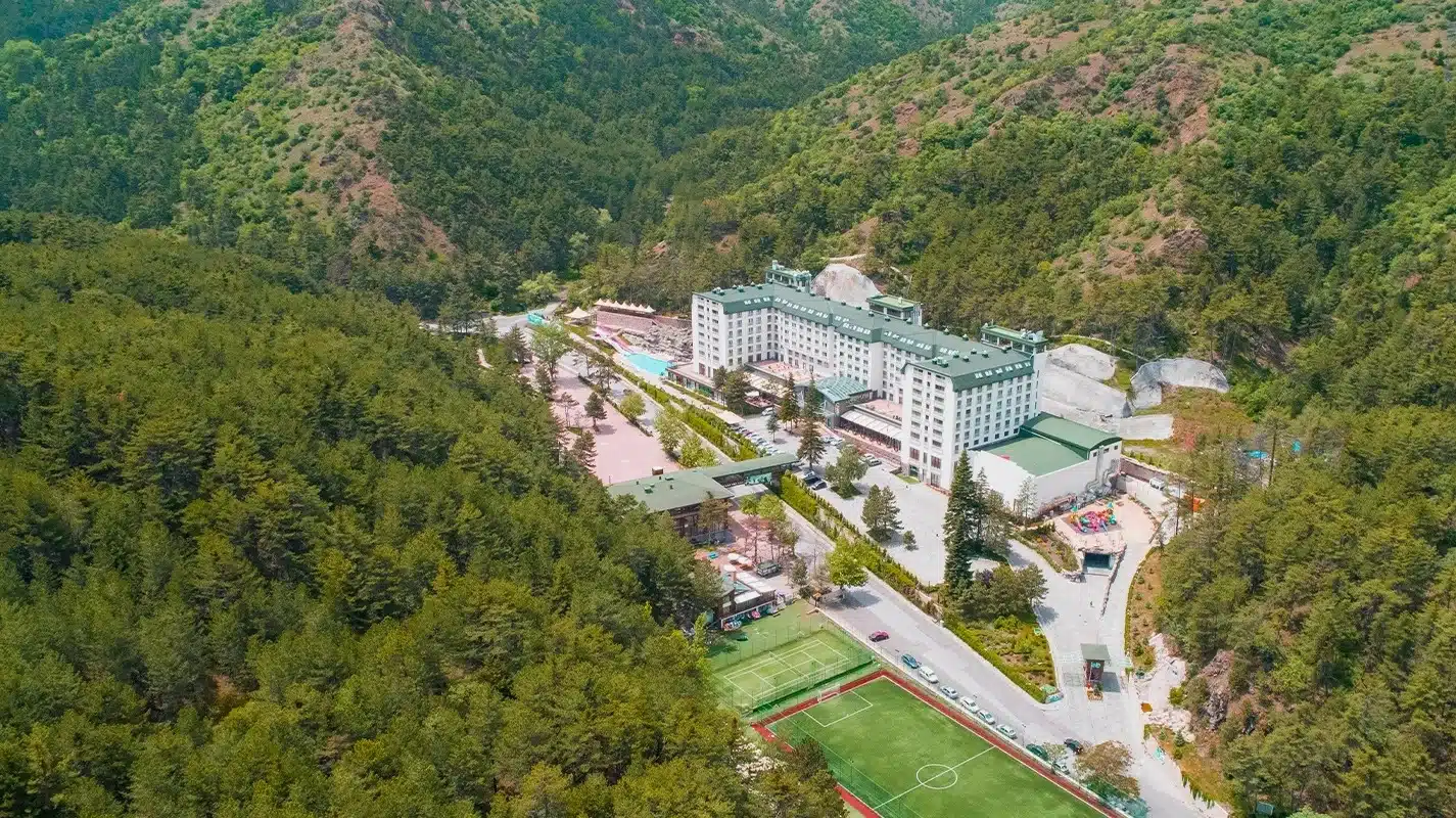 Ankara'da termal otel: Çam Hotel'de şifalı sular, yenilenme deneyimi ve spa ile huzurlu bir tatil konsepti.