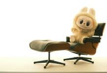 Performative Kariyer: İş hayatında kurumsal metot oyunculuğu, persona çalışması ve Performative Male etkisi.