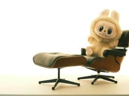 Performative Kariyer: İş hayatında kurumsal metot oyunculuğu, persona çalışması ve Performative Male etkisi.