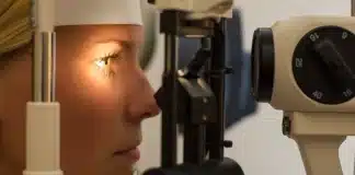 Görme kaybı ve erken teşhis: Glokom, katarakt ve diyabetik retinopati belirtileri için göz muayenesi konsepti.