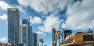 Kentsel dönüşümde asbest riski: Bina yıkım tozları kanser yapıyor! Kentsel dönüşümde asbest riski uyarısı: Doç. Dr. Müge Ensari Özay, bina yıkım tozları ve akciğer kanseri riski hakkında konuştu.