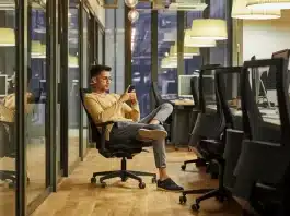 Z Kuşağı beklentileri: Esnek çalışma, yüksek maaş ve düşük sadakat üzerine AGS Global'in Liderlerin Z Kuşağı Karnesi araştırması.